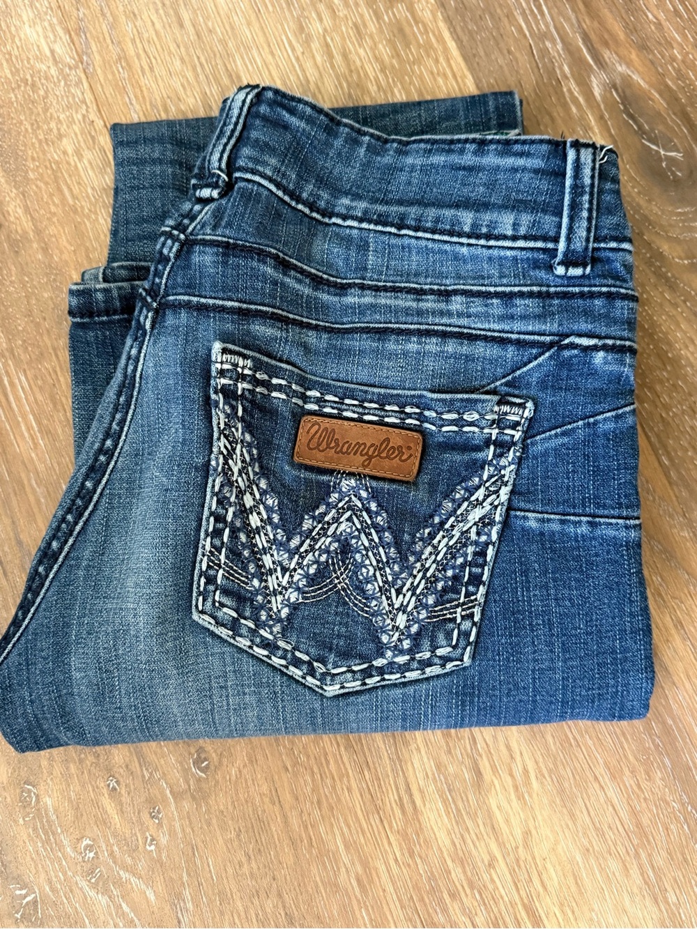 Wrangler Women’s Medium Blue Boot Cut Jeans with Embroidered Back Pocket 3/4x34